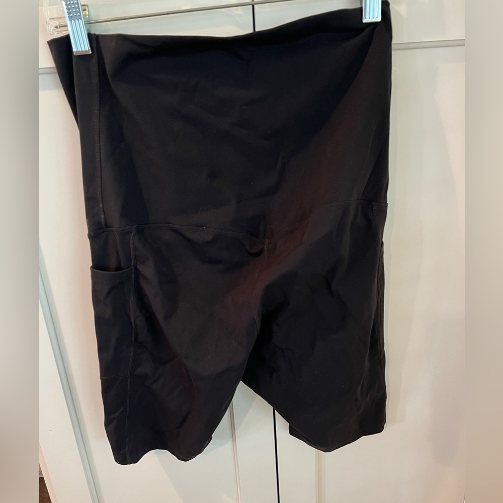 Maternity yoga/biker shorts Medium poshdivah